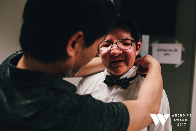 Bé Bôm khoác vai Công Phượng và những hình ảnh cảm động nhất đêm Gala WeChoice Awards 2017